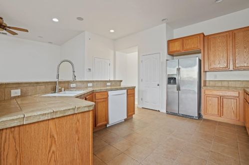 17769 Golden Spike Trl, Lathrop CA  95330-9373 exterior