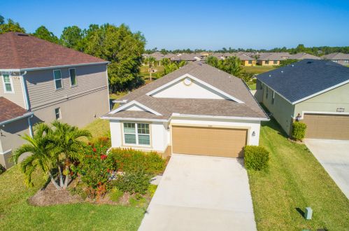 5705 Pine Trail Cir, Fort Pierce, FL 34983