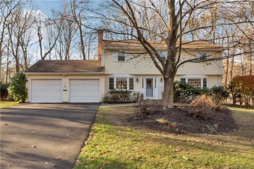 37 Cliffmount Dr, Bloomfield, CT 06002-2225