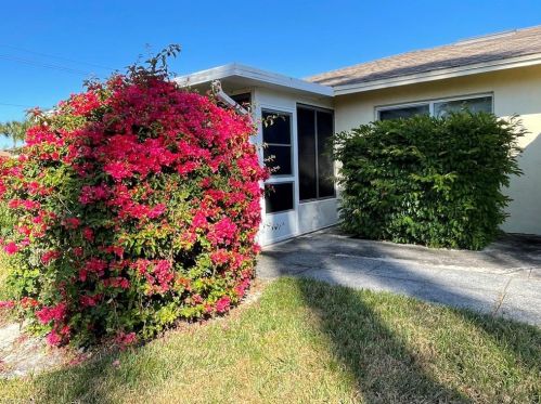 51 Glades Blvd, Naples FL  34112-1026 exterior