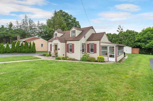 1733 Central St, Yorktown Hgts NY  10598-4636 exterior