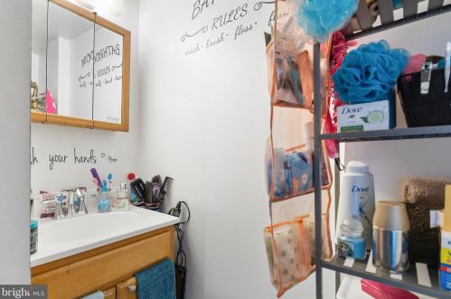 41 Roosevelt St, West Deptford NJ  08066-1028 exterior