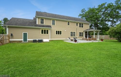 31 Deer Haven Rd, Bedminster, NJ 07921-2521