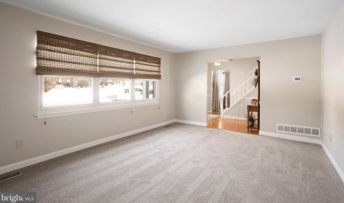 1162 Horseshoe Dr, Blue Bell PA  19422-1947 exterior