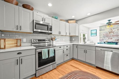 8 Heath Rd, Fishkill NY 12524-2024 exterior