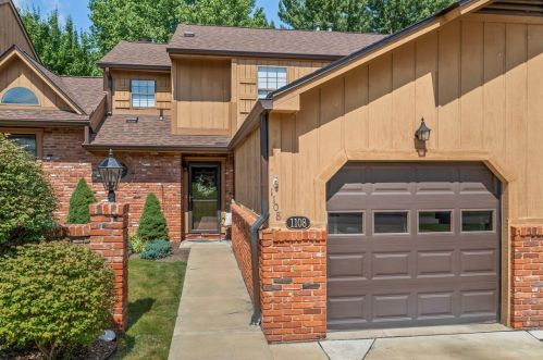 1108 Old Farm Rd, Lawrence, PA 15055-1027