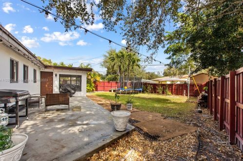 401 57th Way, Hollywood FL  33023-1435 exterior