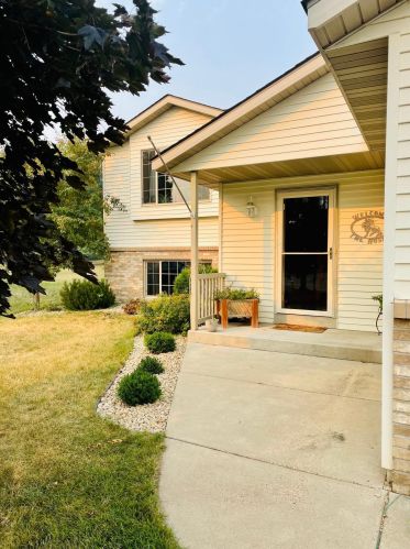 1015 Lawrence Cir, Sartell, MN 56377-2081