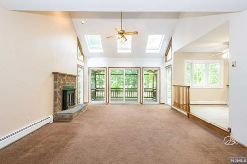 2 Sparrowbush Rd, Mahwah NJ  07430-1525 exterior