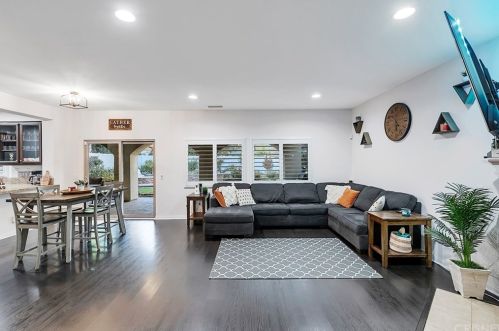 27015 Mountain Willow Ln, Santa Clarita, CA 91387-3990