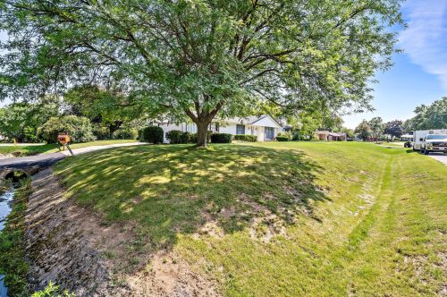 12405 Hickory Rd, Waukesha, WI 53151-4618