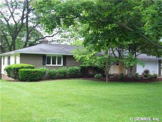 77 Highledge Dr, Penfield, NY 14526-2407
