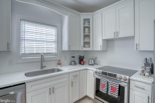 411 Mannering Dr, Dover DE  19901-5409 exterior