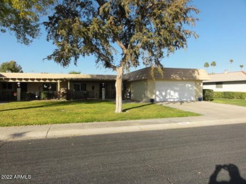9518 Greenhurst Dr, Sun City, AZ 85351-2025
