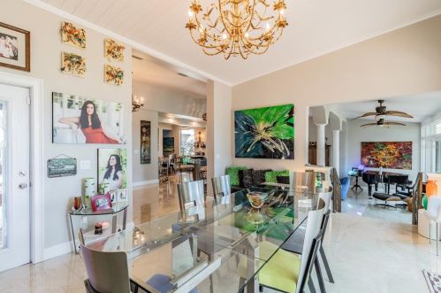 5148 31st Ave, Saint Petersburg FL  33707-5600 exterior