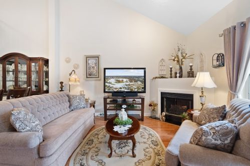 7044 Clubview Dr, Bridgeville PA  15017-1097 exterior