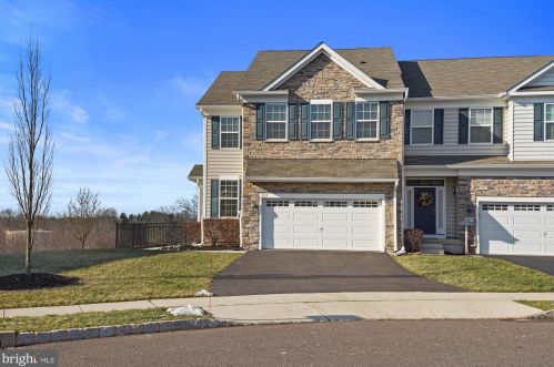 252 Fairfield Cir, Limerick, PA 19468-2857