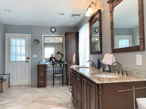 4 Stone Ave, Crotonville NY  10562-3707 exterior