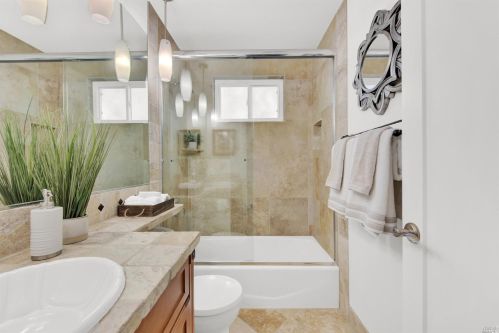 1000 Woodridge Dr, Vacaville CA  95687-6440 exterior