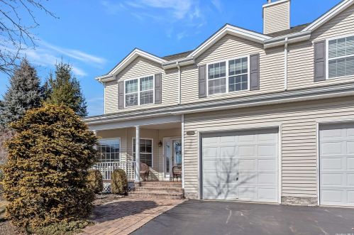 238 Rivendell Ct, Huntington Station, NY 11747-5346