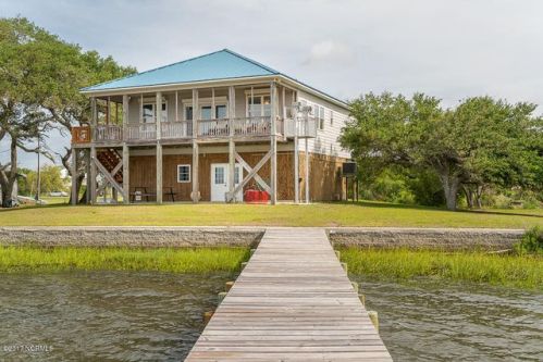 373 Live Oak Rd, Newport, NC 28570-5145