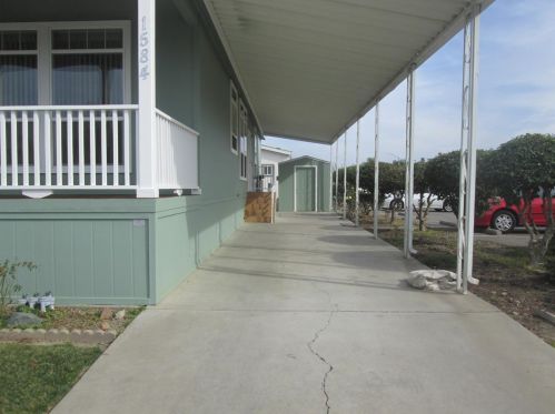 1584 Duke Dr, Livingston CA  95334-9343 exterior