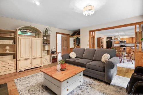 107 Roast Meat Hill Rd, Deep River CT  06419-1424 exterior