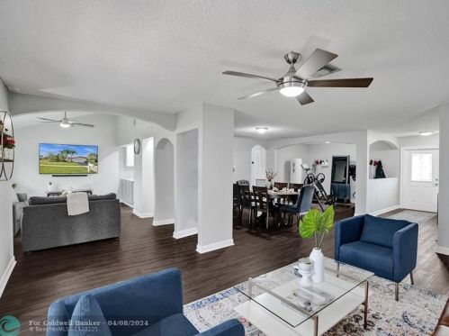 21199 Escondido Way, Boca Raton FL  33433-2507 exterior