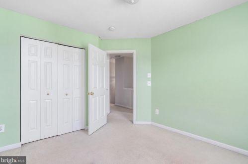 1260 Corbett Pl, Woodbridge VA  22191-1045 exterior