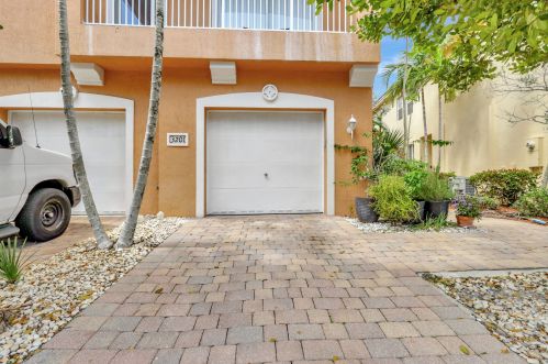 3201 Scarletta Dr, West Palm Beach, FL 33404-1862