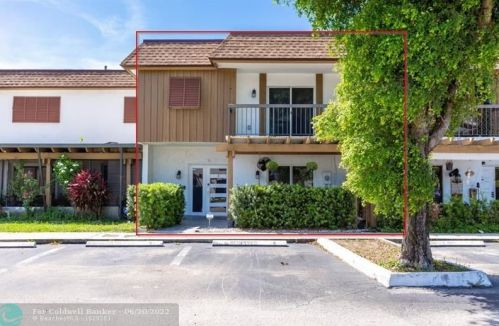 6745 169th St, Hialeah, FL 33015-4281