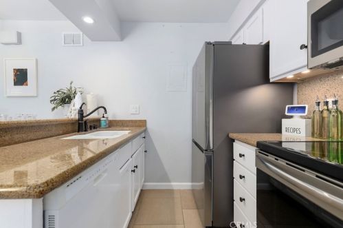 28144 Robin Ave, Santa Clarita CA  91350-2051 exterior
