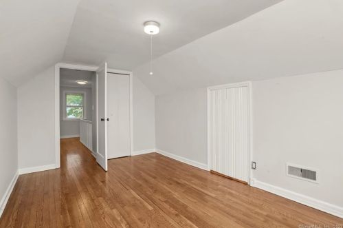 123 Woodland Dr, Milford CT  06460-5029 exterior