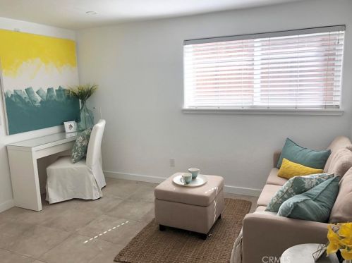 320 Rossmore Dr, Oxnard CA  93035-4465 exterior