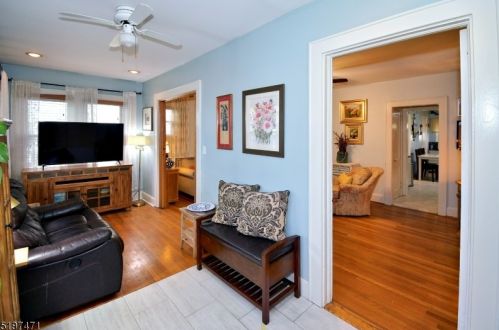 407 Sheridan Ave, Roselle Park, NJ 07204-2138