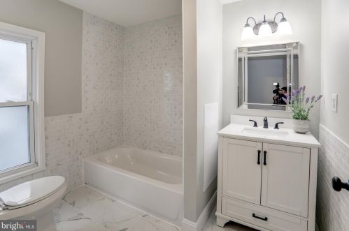 15 Beechwood Ave, Camden NJ  08107-1318 exterior