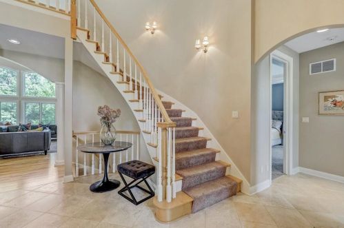 13750 Legacy Hills Dr, Thiensville, WI 53097-2029