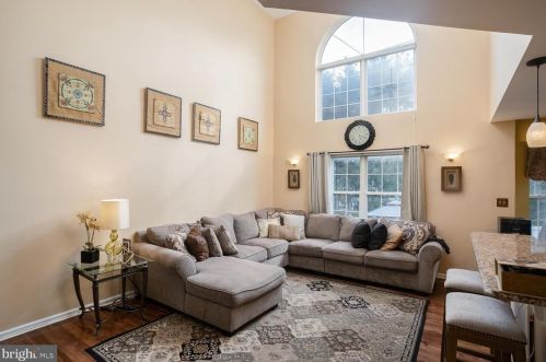 59 Greenbrook Dr, Columbus NJ  08022-2323 exterior