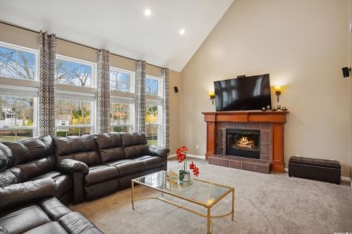 8 Raffaella Dr, Eastport NY  11941-1446 exterior