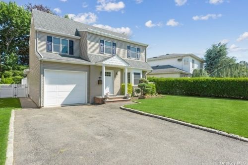 2 Surrey Rd, New Hyde Park, NY 11040-2036