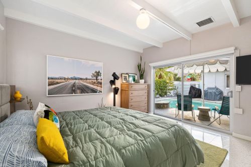 610 Hermosa Dr, Palm Springs CA  92262-6112 exterior