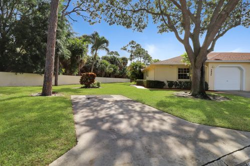 2004 Maplewood Dr, West Palm Beach, FL 33415-1481