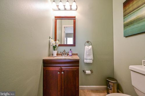 2414 Southgate Sq, Herndon VA  20191-1239 exterior