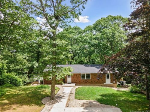 26 Geromin Dr, Higganum, CT 06441-4052