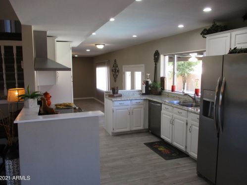 4832 Mountain View Rd, Glendale, AZ 85302-2527