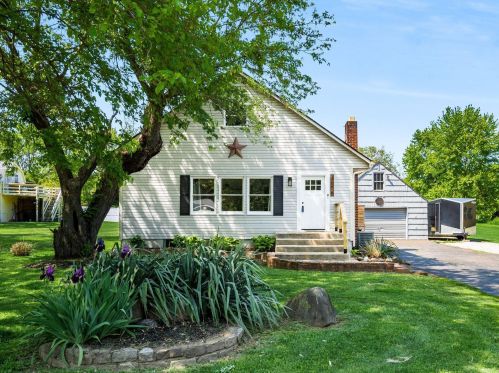 1676 Dyer Rd, Darbydale, OH 43123-1606