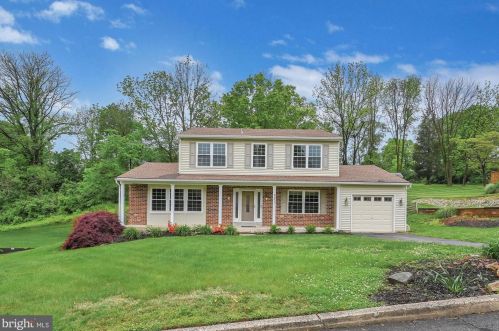921 Crimson Ln, Pottstown, PA 19464-2966