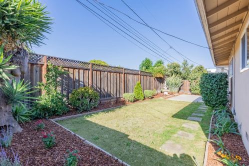1069 Homestead Rd, Sunnyvale CA  94087-5156 exterior