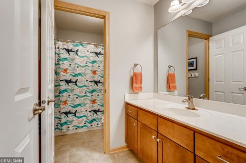 1136 Kerber Pass, Chaska MN 55318-5402 exterior