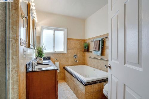 5109 Fairfax Ave, Oakland CA 94601-5410 exterior